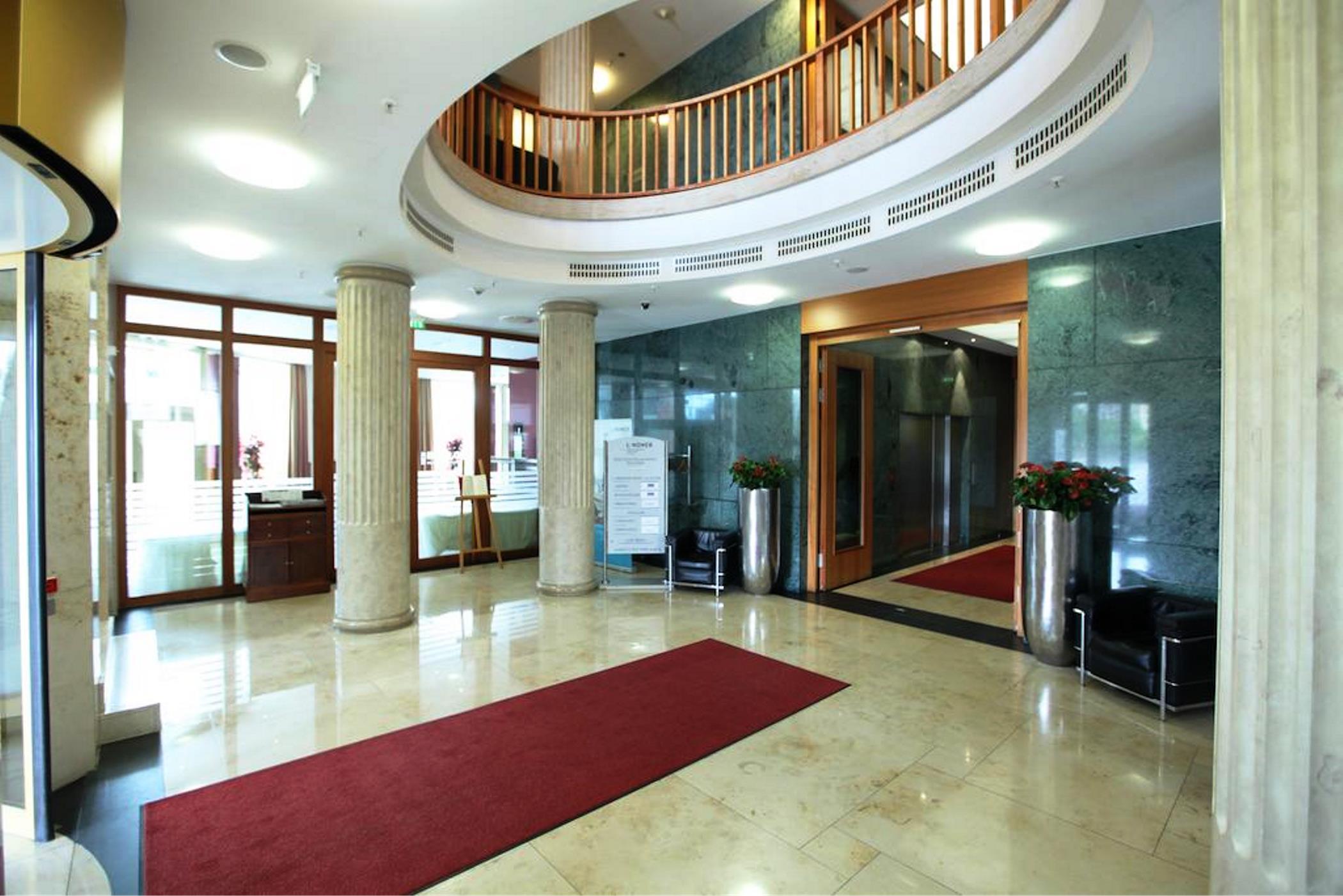 Hotel Lindner Frankfurt Main Plaza, Part Of Jdv By Hyatt